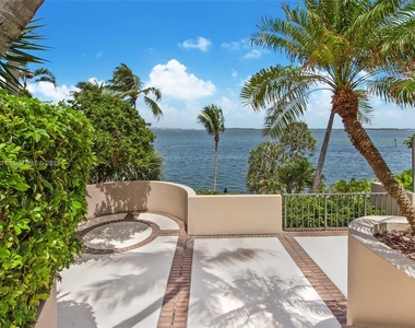 520 Brickell Key Dr - Photo Thumbnail 14