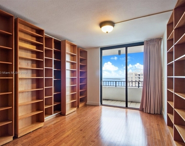 520 Brickell Key Dr - Photo Thumbnail 21