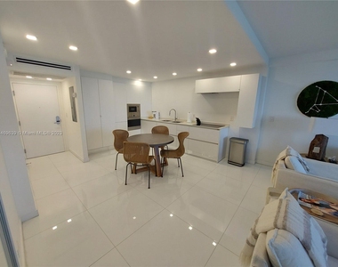 2301 Collins Ave - Photo Thumbnail 7