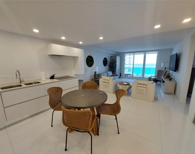 2301 Collins Ave - Photo Thumbnail 10