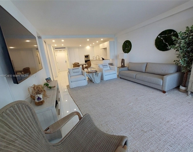 2301 Collins Ave - Photo Thumbnail 6