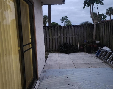 4144 Palm Bay Cir - Photo Thumbnail 1