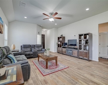 877  Centerra Hills Cir - Photo Thumbnail 3