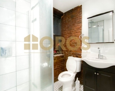 40 Clinton Street - Photo Thumbnail 2