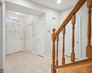 5330 Connecticut Ave Nw - Photo Thumbnail 2