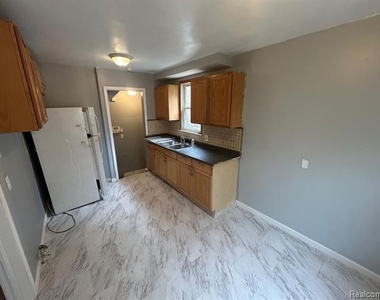 7720 Plainview Avenue - Photo Thumbnail 2