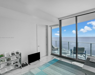 15701 Collins Ave - Photo Thumbnail 13