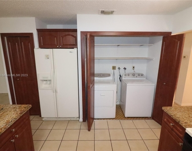 2426 Sw 109th Ct - Photo Thumbnail 13