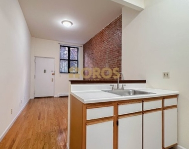 200 East 7th Street - Photo Thumbnail 2