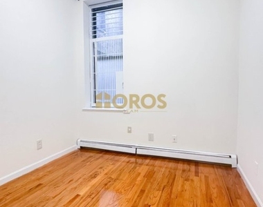 200 East 7th Street - Photo Thumbnail 3