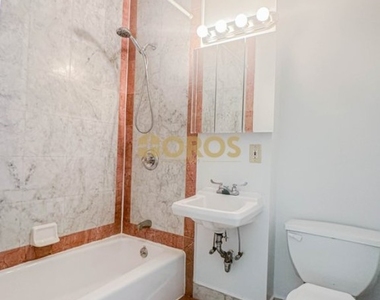 200 East 7th Street - Photo Thumbnail 6