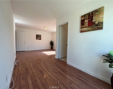 17393 Oak Street - Photo Thumbnail 11