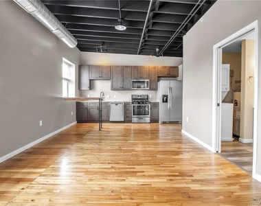 126 E Niagara Street - Photo Thumbnail 3