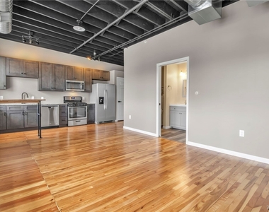 126 E Niagara Street - Photo Thumbnail 4