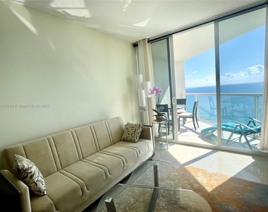 16699 Collins Ave - Photo Thumbnail 3