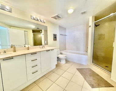 16699 Collins Ave - Photo Thumbnail 11