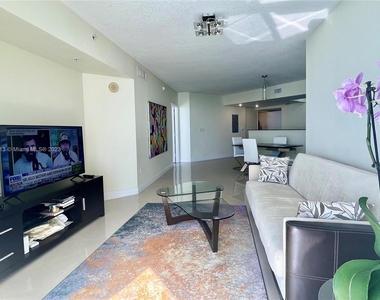 16699 Collins Ave - Photo Thumbnail 4