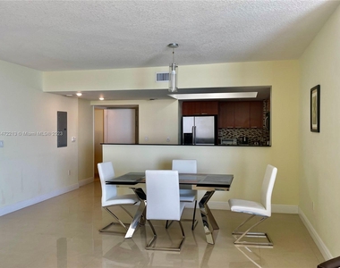 16699 Collins Ave - Photo Thumbnail 5