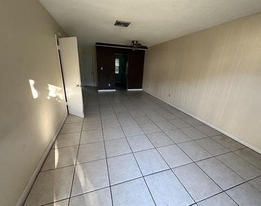 2325 W Pensacola Street - Photo Thumbnail 4