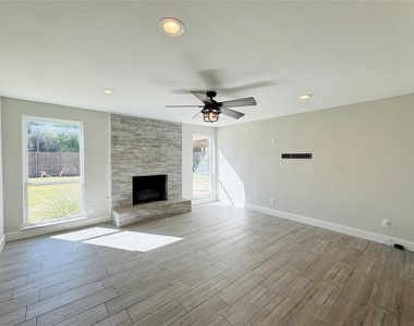 7986 Roundrock Road - Photo Thumbnail 3