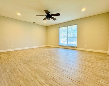 7986 Roundrock Road - Photo Thumbnail 29