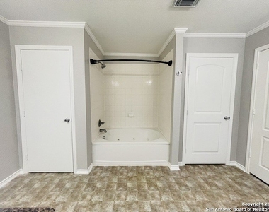 9114 Mimosa Manor - Photo Thumbnail 25