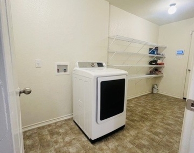 9114 Mimosa Manor - Photo Thumbnail 6