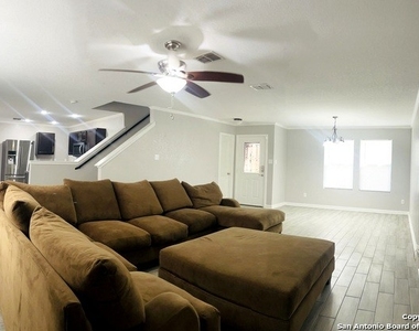 9114 Mimosa Manor - Photo Thumbnail 4