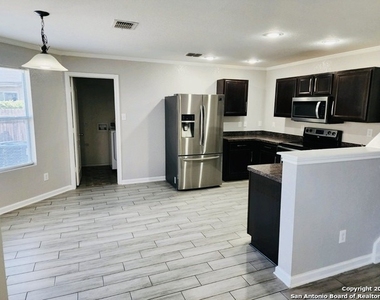 9114 Mimosa Manor - Photo Thumbnail 5