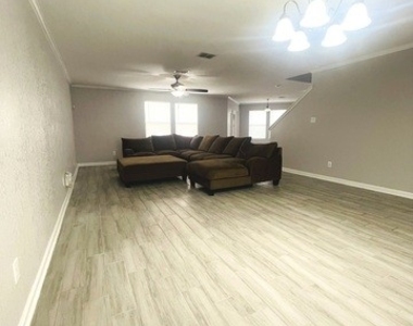 9114 Mimosa Manor - Photo Thumbnail 3