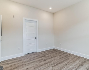 6832 Ridge Ave - Photo Thumbnail 10