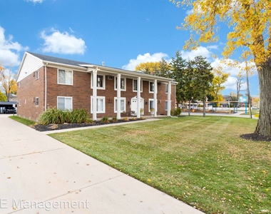 719 E Walled Lake Drive - Photo Thumbnail 29