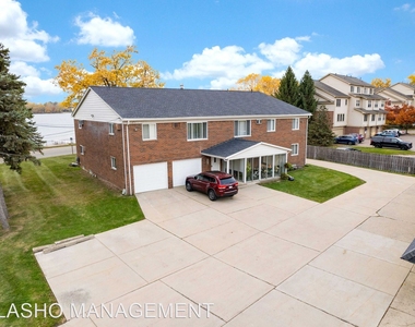 719 E Walled Lake Drive - Photo Thumbnail 13