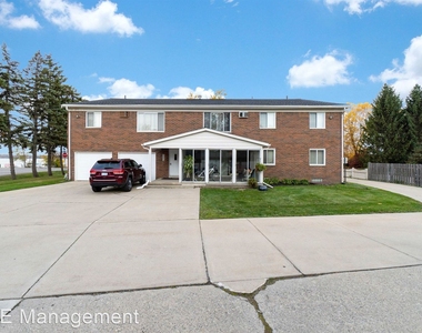719 E Walled Lake Drive - Photo Thumbnail 31