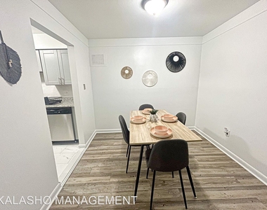 719 E Walled Lake Drive - Photo Thumbnail 2