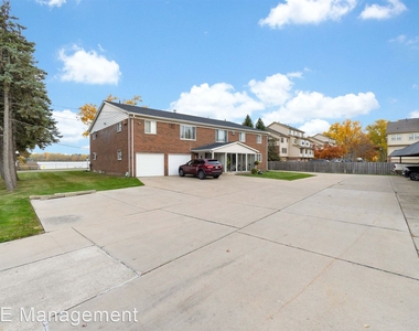 719 E Walled Lake Drive - Photo Thumbnail 32