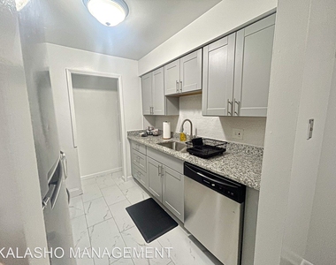 719 E Walled Lake Drive - Photo Thumbnail 5