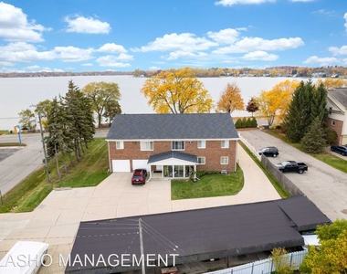 719 E Walled Lake Drive - Photo Thumbnail 14