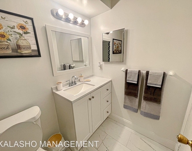 719 E Walled Lake Drive - Photo Thumbnail 7