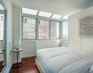 East 34th Street - Photo Thumbnail 3