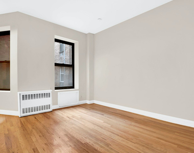 East 25th Street - Photo Thumbnail 3