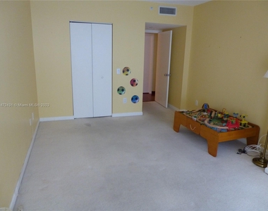 21205 Yacht Club Dr - Photo Thumbnail 7