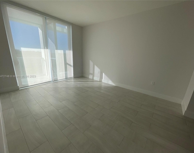 2000 Metropica Way - Photo Thumbnail 13