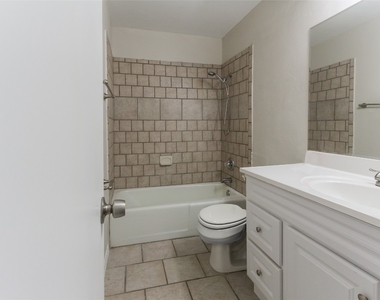 8909 Nw 83rd Street - Photo Thumbnail 10