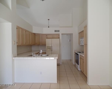 2760 W Camino Llano - Photo Thumbnail 1