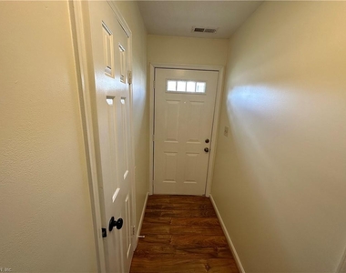 3902 Roebling Lane - Photo Thumbnail 6