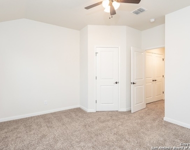 2411 Lynwood Bend - Photo Thumbnail 7