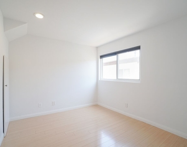 1239 9th St - Photo Thumbnail 26