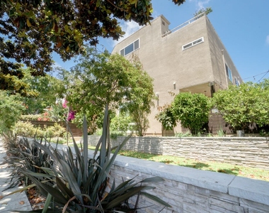 1239 9th St - Photo Thumbnail 2
