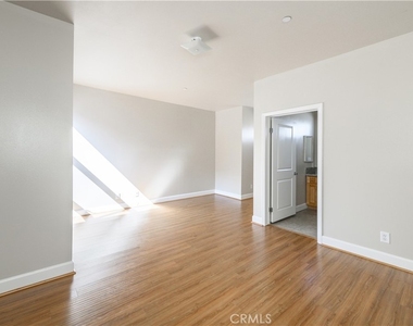 1241 W 37th Place - Photo Thumbnail 19